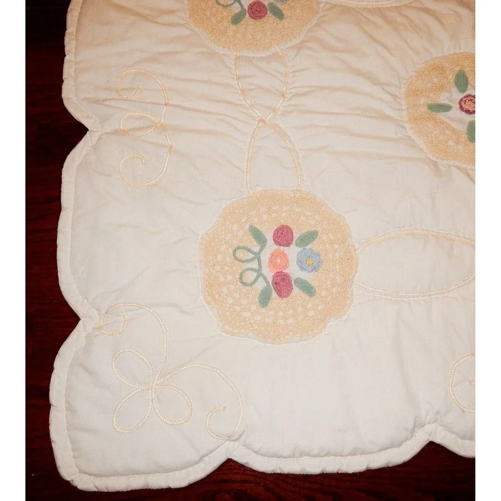 Crib Toddler Bed Comforter Cream Crocheted Roses Medallion Scalloped Edge